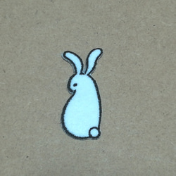 後ろ姿うさぎの刺繍ワッペン/干支卯 ウサギ 兎/選べるサイズ 2枚目の画像