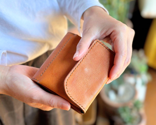 【美品】イルビゾンテ 二つ折り財布 シボ革 金具付き グレージュ 美品】イルビゾンテ 二つ折り財布 シボ革 金具付き グレージュ