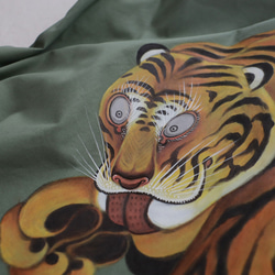 ラスト１　最終ＳＡＬＥ　手描き　ART　顔を洗う虎　上質コットン　ジャンパースカートゆったりワンピース トラ猫ねこU78 3枚目の画像