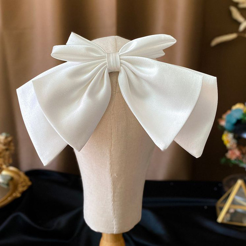 美品！ホワイト 光沢サテン リボン 頭の花 装髪飾り 成人式 結婚式