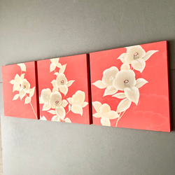 着物のファブリックパネル　鮮やかピンクに咲くレトロ椿　(３枚セット)サスティナブル  着物リメイク　インテリア 2枚目の画像