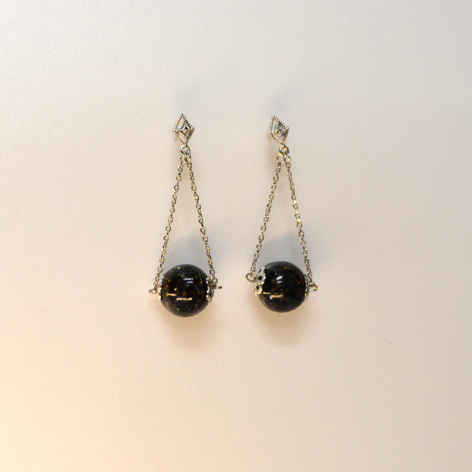 キラリ揺れる螺鈿のピアス♪　銀河