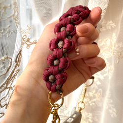 お花モチーフ✿パラコードで作るスマホストラップ/スマホ