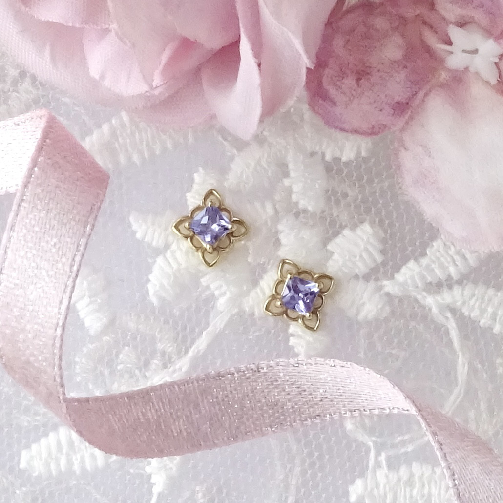 スクエアのピアス