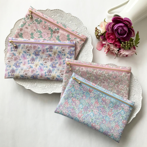 マスクケース ⌘ 縮小ベッツィ〈77P〉 ⌘ リバティ ラミネート生地使用  