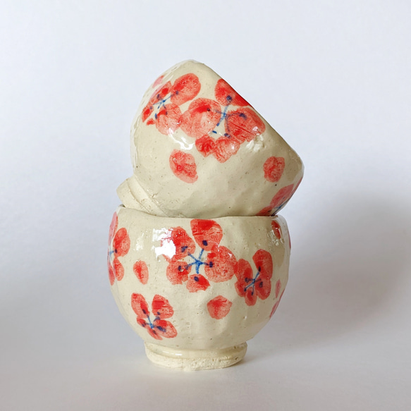 ぐい呑み／湯呑み　梅の花　手びねり　オリジナル陶器 5枚目の画像