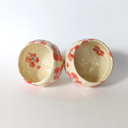 ぐい呑み／湯呑み　梅の花　手びねり　オリジナル陶器 3枚目の画像