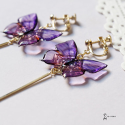 春におススメ 耳飾り スクエアとバー 紫蝶を添えて 〈 イヤリング , ピアス 〉 6枚目の画像