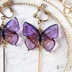 春におススメ 耳飾り スクエアとバー 紫蝶を添えて 〈 イヤリング , ピアス 〉 5枚目の画像