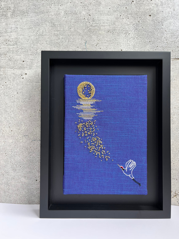 【受注生産】刺繍アートボード（会津木綿刺繍）「会津の月」 1枚目の画像