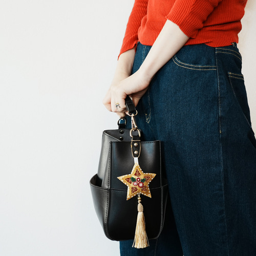 輝く星の目じるし''手刺繍 チャーム その他インテリア雑貨 Emby 通販