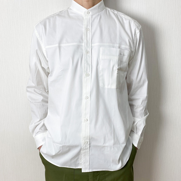 日本製◇ハリのあるストレッチ素材 刺繍入りスタンドカラーシャツ【メンズ／ユニセックス】【白・ホワイト】 1枚目の画像