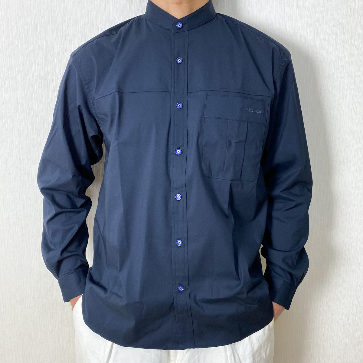 HUIS ネイビー スタンドカラーシャツ 新品　値札付き HUIS ネイビー スタンドカラーシャツ 新品値札付き