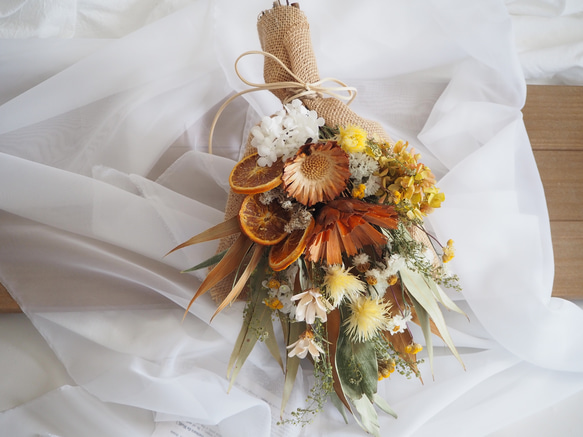 エクリューホワイトの横長スワッグ