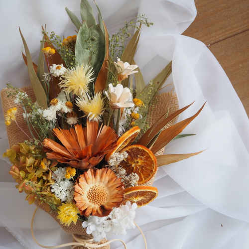 オレンジブラウンの優しいドライフラワースワッグ flower swag オレンジブラウンの優しいドライフラワースワッグ flower swag
