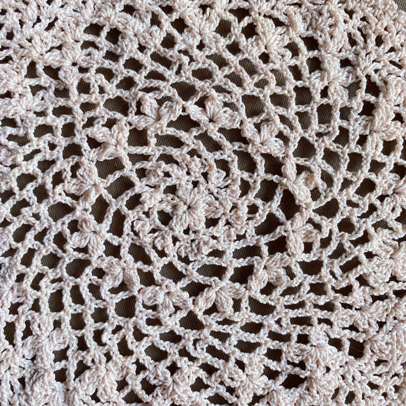 手編み　ペールピンク　クロシェレース＊ドイリー♢オーバル　クローバー　ミニサイズ　～フレンチカントリーのインテリアに～ 7枚目の画像