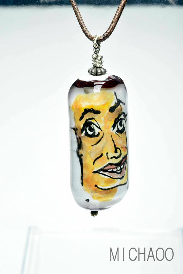 フクロウのトンボ玉 ガラスのジュエリー ペンダントトップ 人面トンボ玉 ガラスのジュエリー ペンダントトップ（10567-453）作家