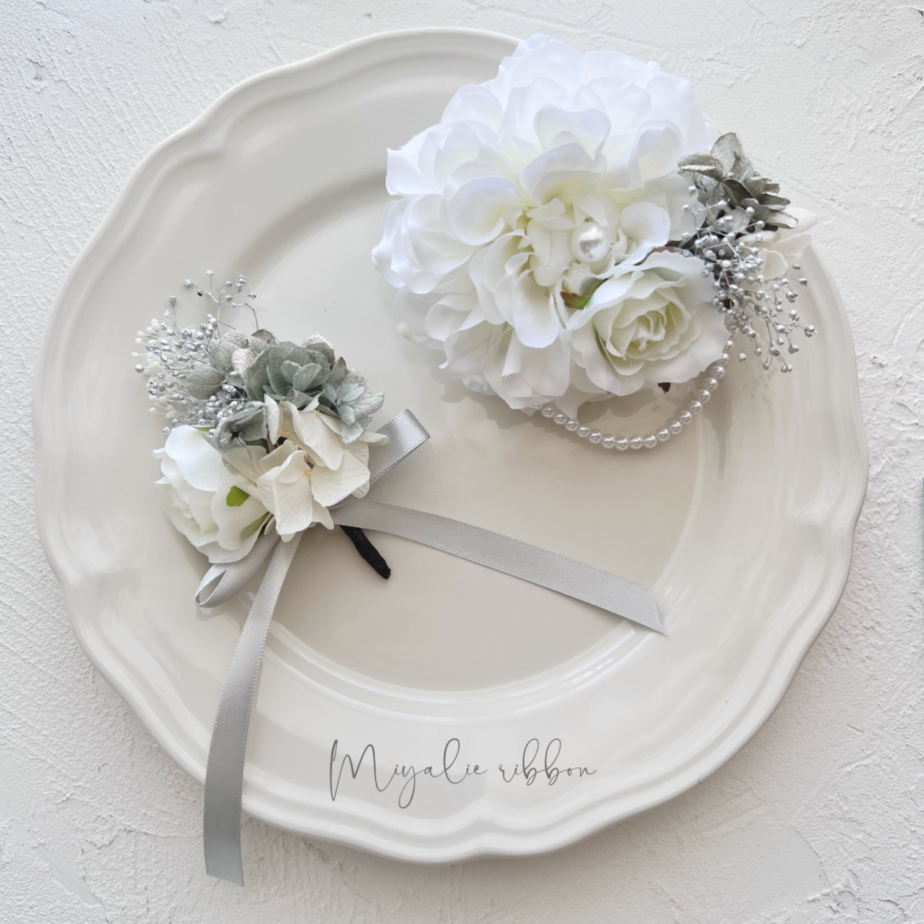 フォーマル  男の子ブートニア　& ママ　親子コサージュ　White ＆　gray