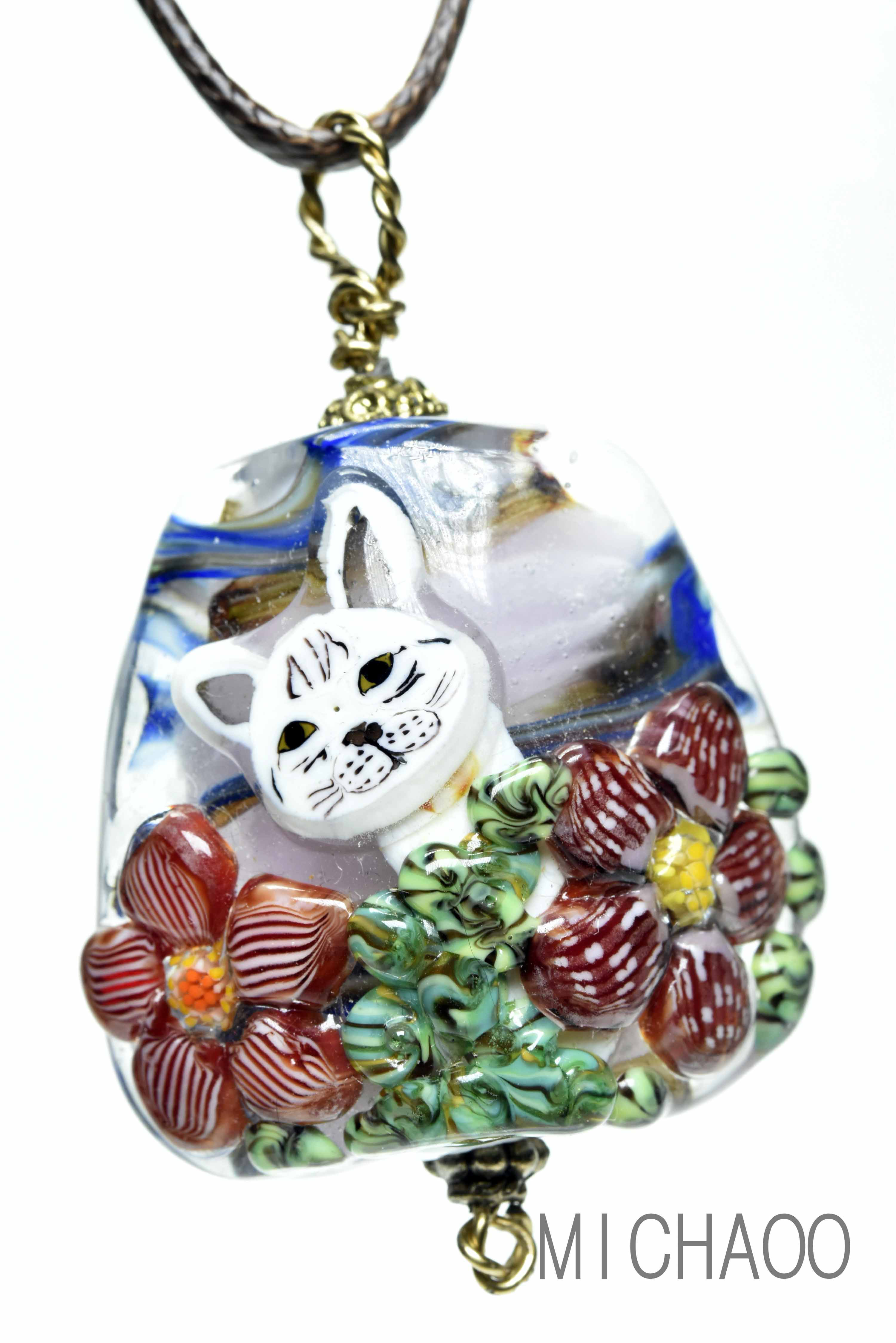 ネコのトンボ玉　ガラスのジュエリー　ペンダントトップ（10569-453）cat beads 作家物一点物