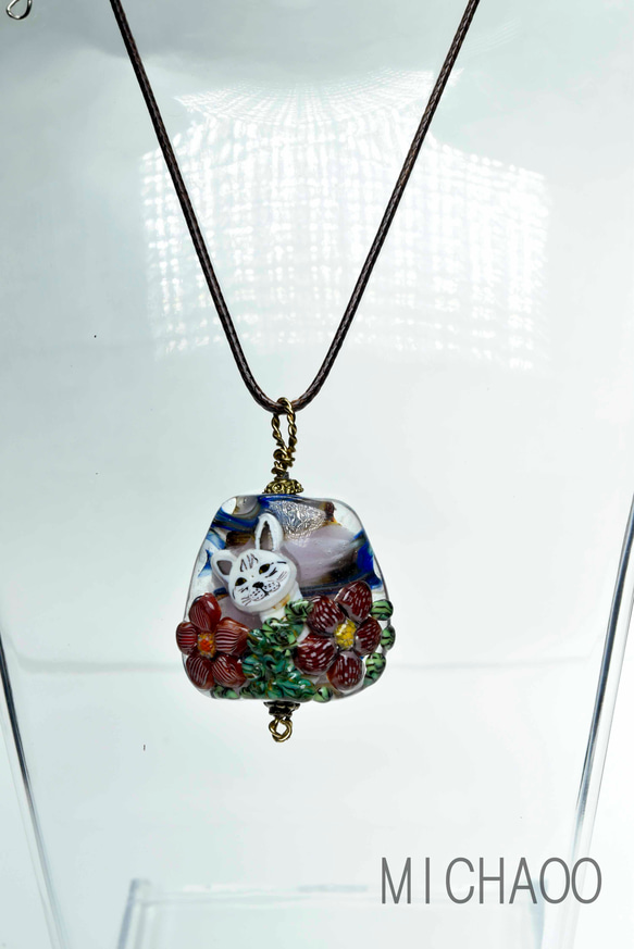 ネコのトンボ玉　ガラスのジュエリー　ペンダントトップ（10569-453）cat beads 作家物一点物 5枚目の画像