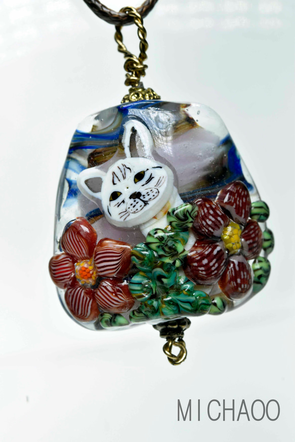 ネコのトンボ玉　ガラスのジュエリー　ペンダントトップ（10569-453）cat beads 作家物一点物 4枚目の画像