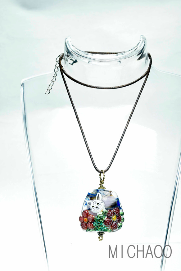 ネコのトンボ玉　ガラスのジュエリー　ペンダントトップ（10569-453）cat beads 作家物一点物 3枚目の画像
