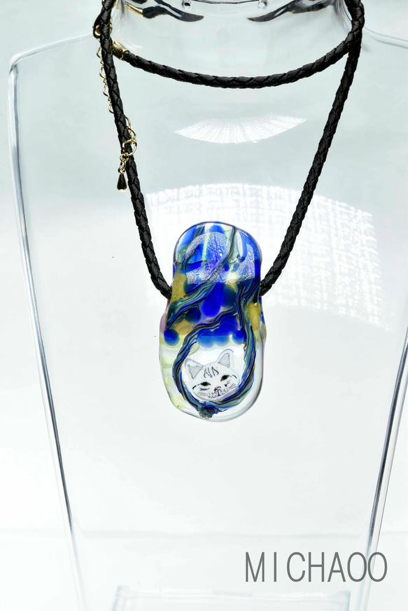 ネコのトンボ玉　ガラスのジュエリー　ペンダントトップ（10571-453）cat beads 作家物一点物 2枚目の画像