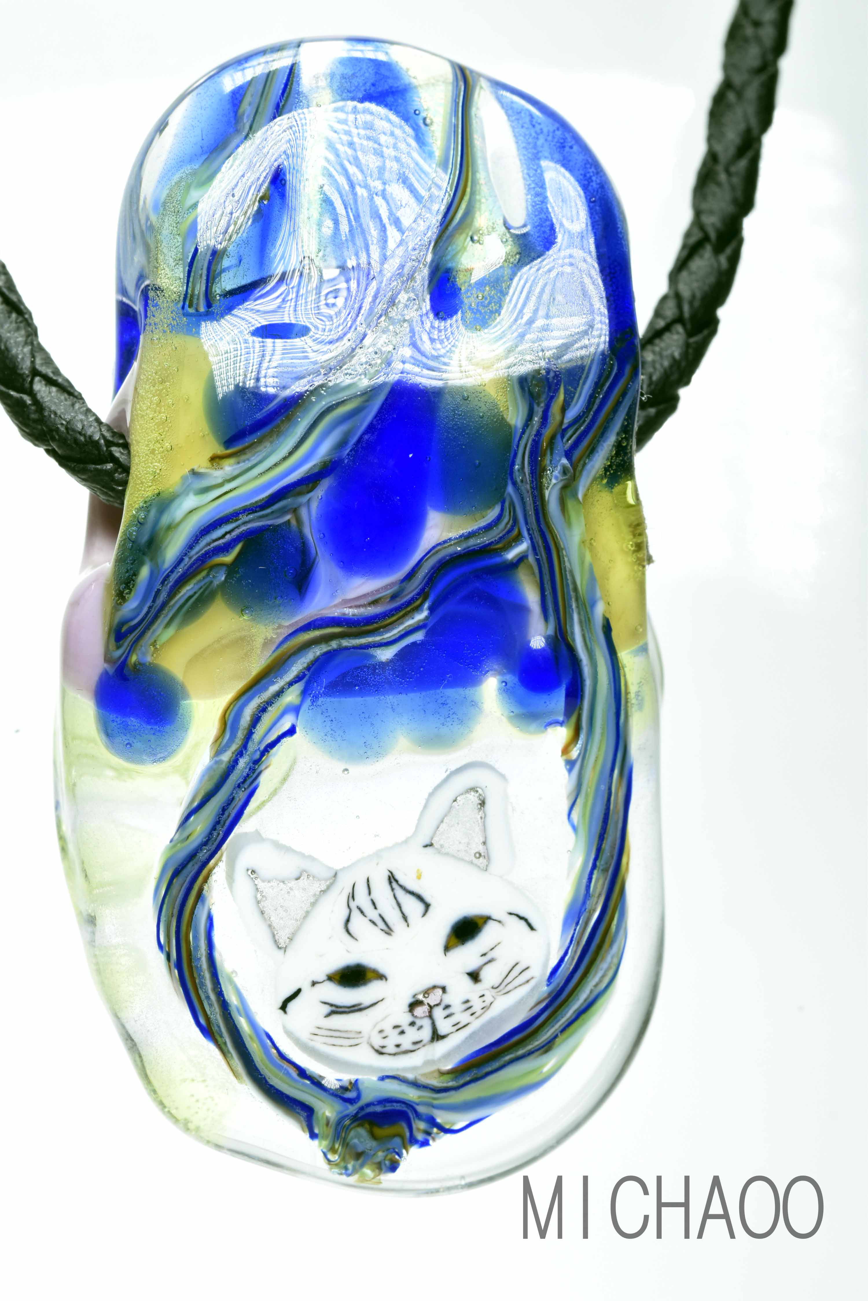 ネコのトンボ玉　ガラスのジュエリー　ペンダントトップ（10571-453）cat beads 作家物一点物