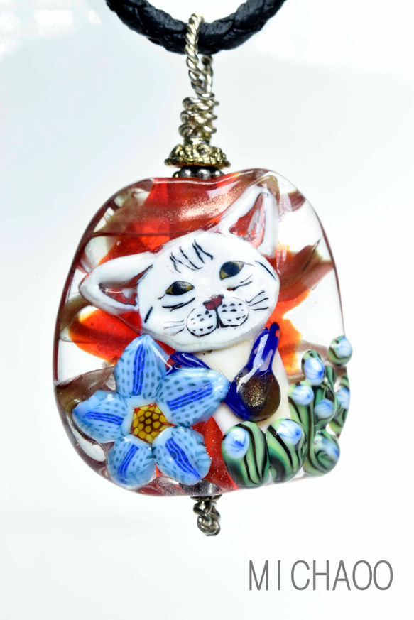 ネコのトンボ玉　ガラスのジュエリー　ペンダントトップ（10572-453）cat beads 作家物一点物 1枚目の画像