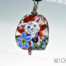 ネコのトンボ玉　ガラスのジュエリー　ペンダントトップ（10572-453）cat beads 作家物一点物 3枚目の画像