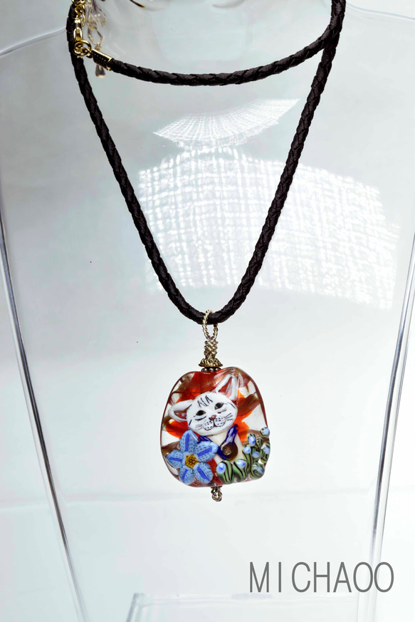 ネコのトンボ玉　ガラスのジュエリー　ペンダントトップ（10572-453）cat beads 作家物一点物 5枚目の画像