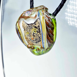 ネコのトンボ玉　ガラスのジュエリー　ペンダントトップ（10574-453）cat beads 作家物一点物 4枚目の画像