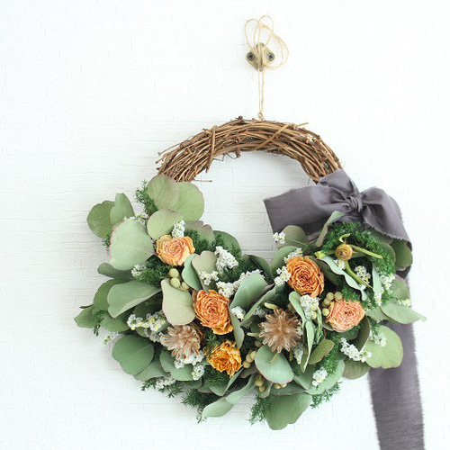バラ☆ラナンキュラスのドライフラワーリース ラナンキュラスの春 ドライフラワーーリース ドライフラワー I Bee