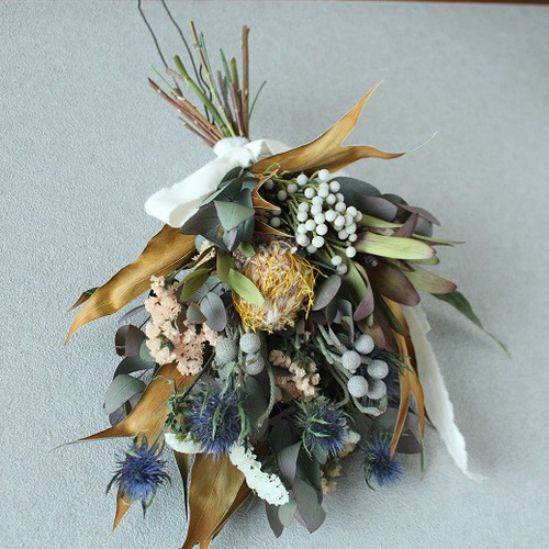 ピンクッションとグレビレアのドライフラワースワッグ ドライフラワー