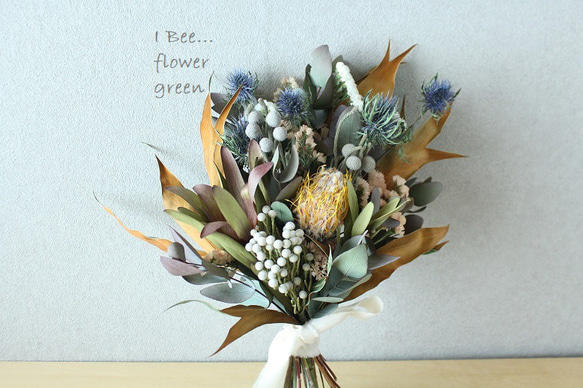 ピンクッションとグレビレアのドライフラワースワッグ ドライフラワー