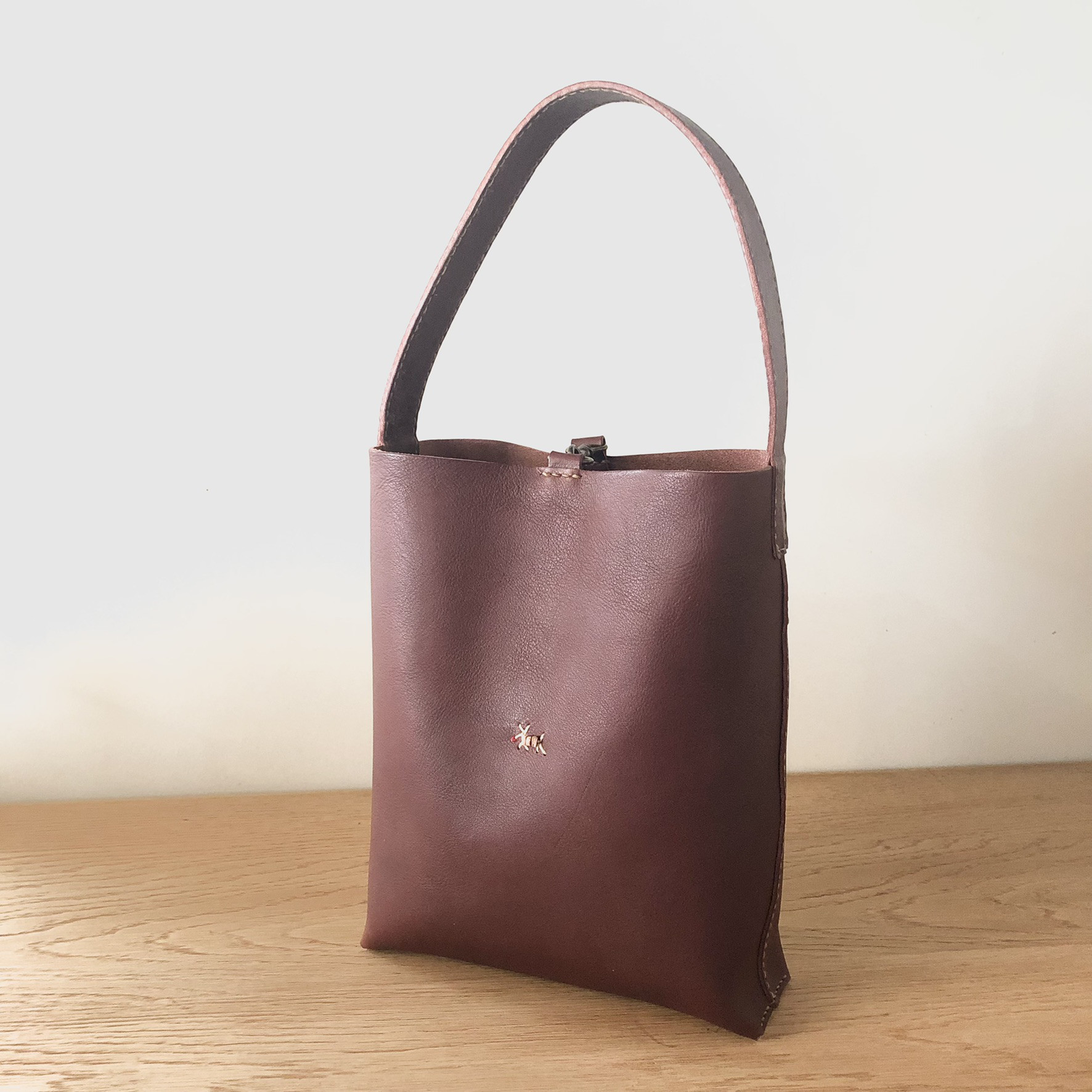 栃木レザー　手縫い　one handle bag (ワインブラウン）