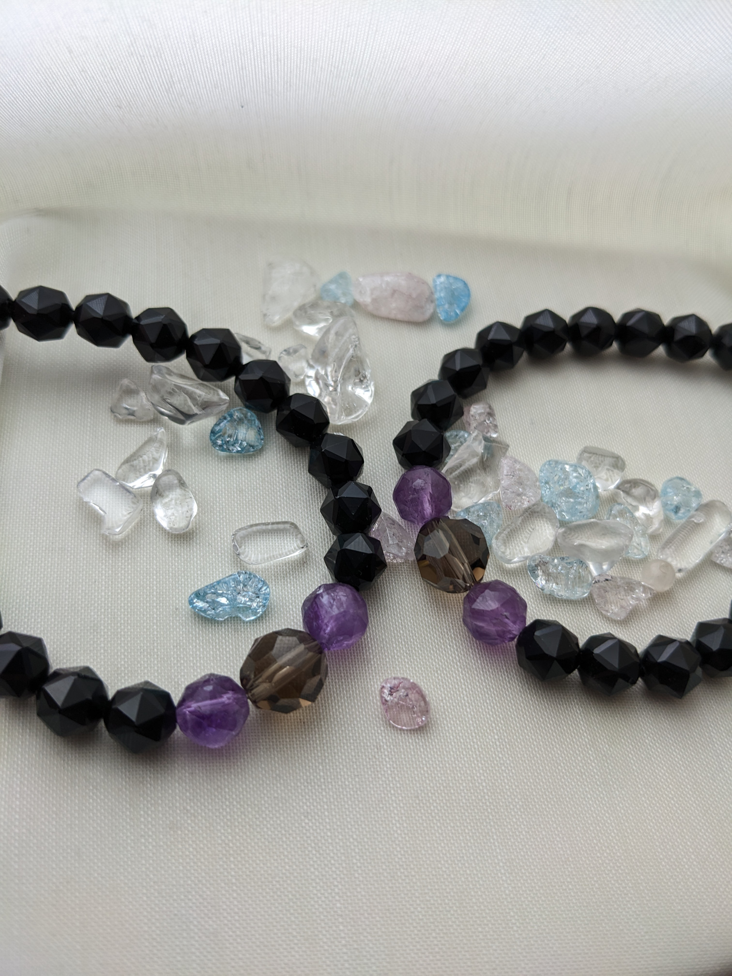 【送料無料】チベット産モリオン・ザンビア産アメジスト・希少なスモーキークォーツのバッキーボールカットのキラキラブレス☆