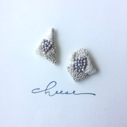 282◇sim◇刺繍ピアス.刺繍イヤリング.刺繍アクセサリー.くすみカラー.ベージュ.ナチュラル 2枚目の画像