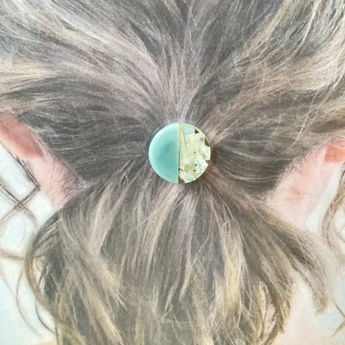 エメラルドグリーンの海 シェル入り (大) ラウンドレジンヘアゴム