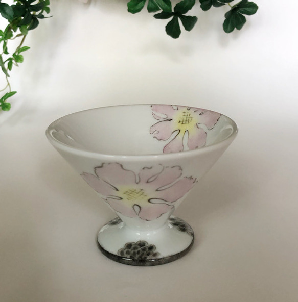 あっさり仕上げたお花模様のアイスクリームカップ・ピンク 3枚目の画像