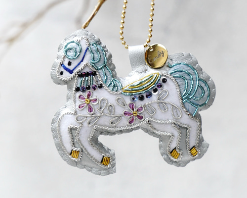 お纏めリクエスト＊刺繍のバッグ♡ケース♡チャームなど♡ 再販】 