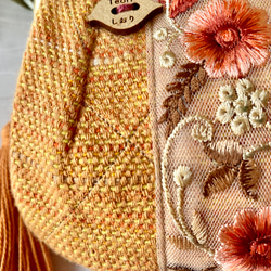 【織布付きキット難易度③）手織り布と刺繍リボンで作るふっくらがまポーチ（オレンジ） 3枚目の画像