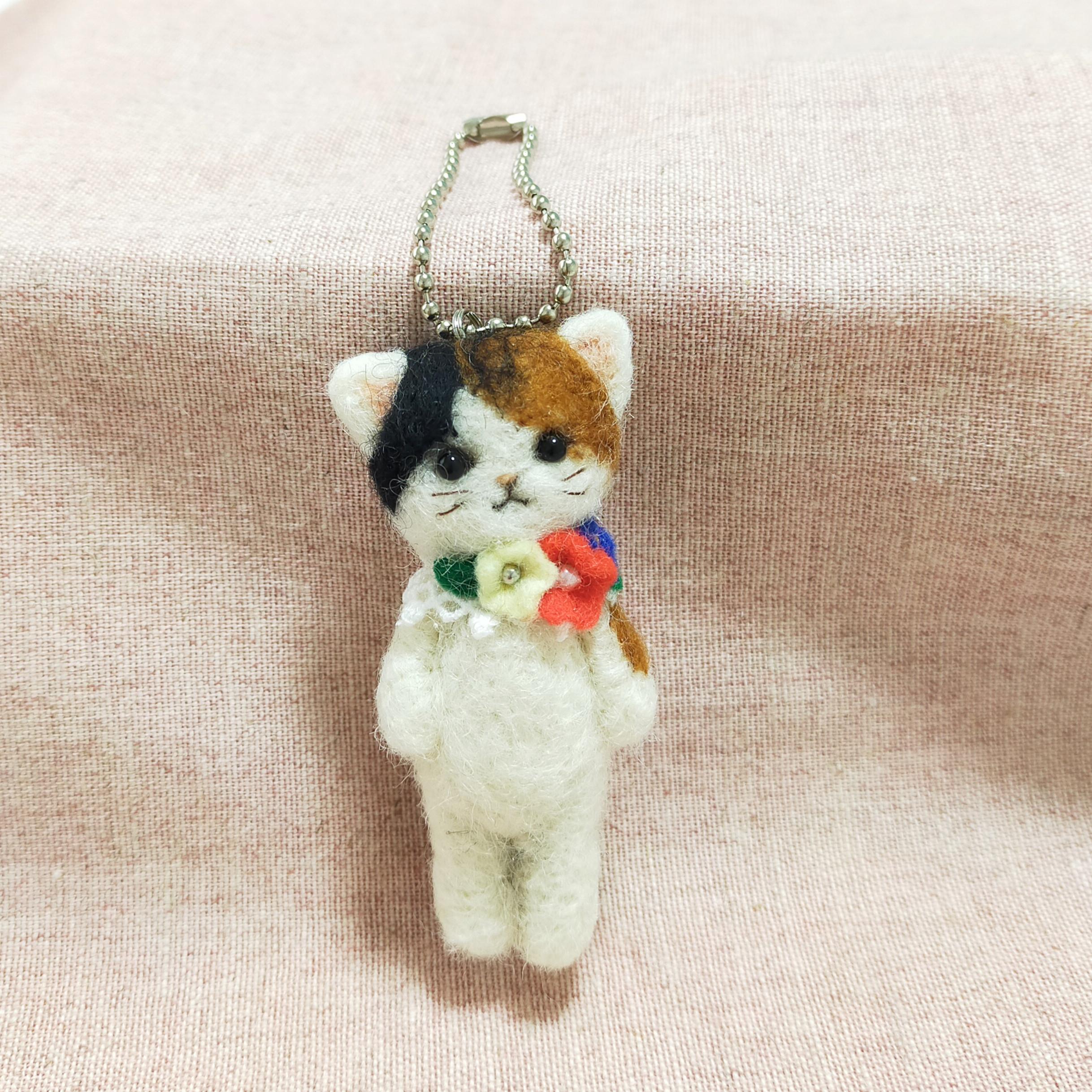 最も優遇の まるまる】 羊毛フェルト 猫 シャムトラ キーホルダー - その他 その他