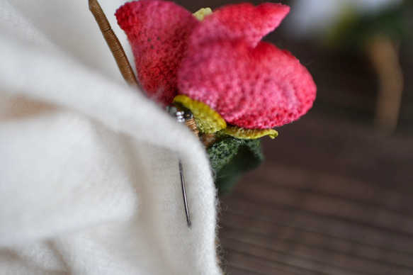 【受注制作3ヶ月】ブローチ　姫なる、椿（赤）　手編み　レース編み 8枚目の画像