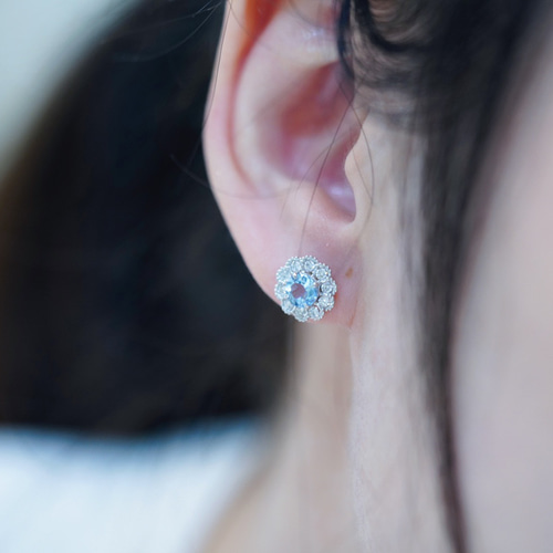 花モチーフ 天然ダイヤモンド付きアクアマリンピアスk18 ピアス  