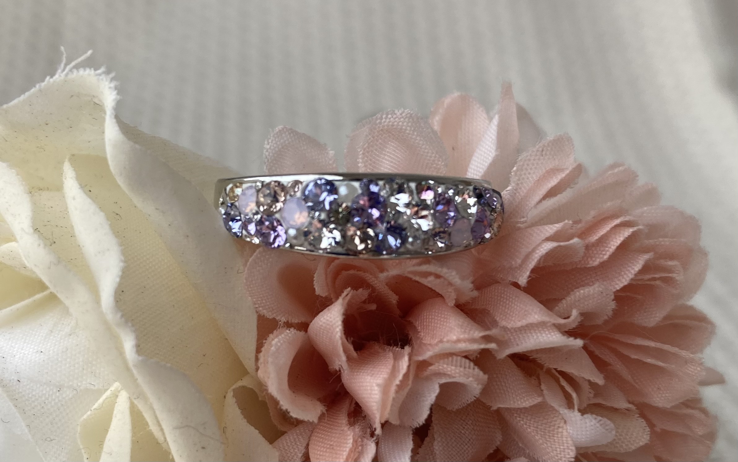 グルーデコのキラキラスワロフスキーパヴェリング（パープル