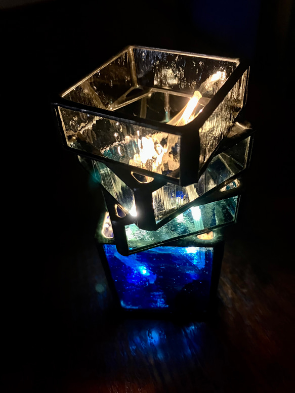 ステンドグラスのスクエア花瓶(ブルー)【受注制作】 3枚目の画像