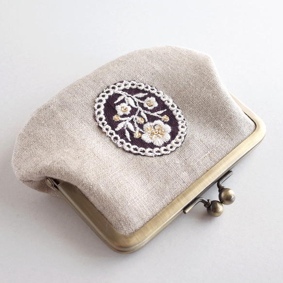 リネンとインド刺繍モチーフのがま口　ポーチ・ミニ財布　紫 2枚目の画像