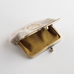 リネンとインド刺繍モチーフのがま口　ポーチ・ミニ財布　ゴールド 3枚目の画像