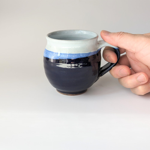 瑠璃色のほっこりマグカップ 【手仕事 和 陶器 民藝】 マグカップ 酒津